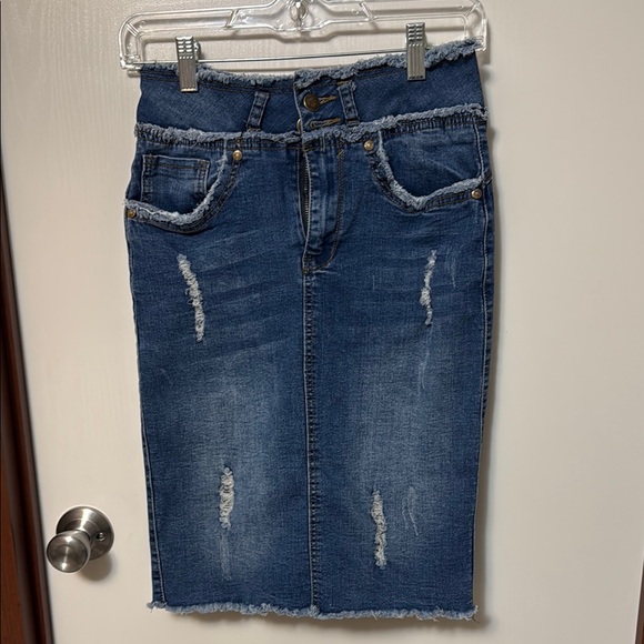 Kreamy Dresses & Skirts - Kreamy Distressed Denim Skirt Size 0